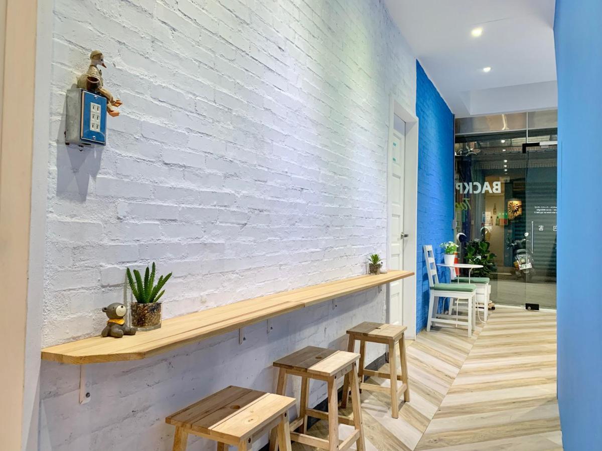 Backpackers' Hostel Taoyuan Airport Exteriör bild
